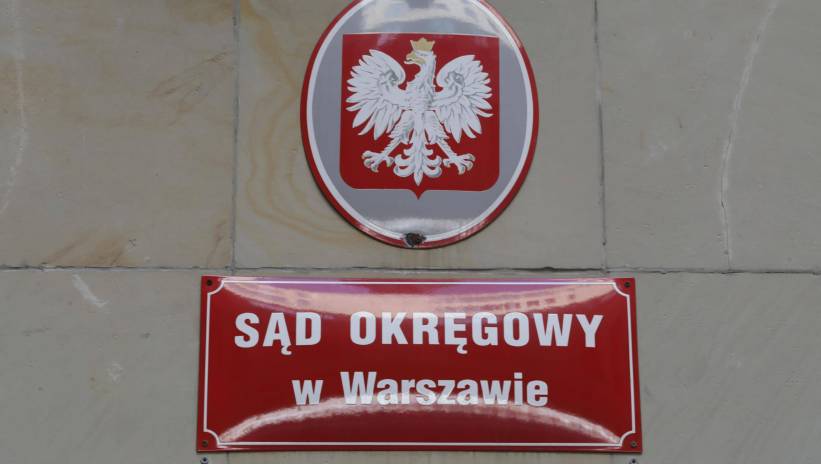 Fot. PAP/Albert Zawada
Warszawa, 25.03.2022. Tbliczka informacyjna na budynku Sądu Okręgowego w Warszawie, 25 bm. (az/dw) PAP/Albert Zawada