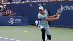 Fot. PAP/Marcin Cholewiński
Cincinnati, USA, 17.08.2024. Polak Hubert Hurkacz (na zdj.) w meczu 3. rundy turnieju tenisowego ATP 1000 w Cincinnati z Włochem Flavio Cobollą, 17 bm. (js) PAP/Marcin Cholewiński