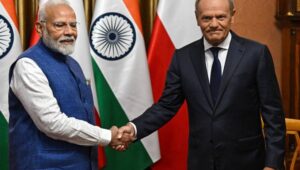 Fot. PAP/Radek Pietruszka
Warszawa, 22.08.2024. Premier RP Donald Tusk (P) oraz premier Republiki Indii Narendra Modi (L) podczas spotkania w siedzibie KPRM w Warszawie, 22 bm. Wizyta premiera Modiego ma miejsce w 70 lat od nawiązania stosunków dyplomatycznych przez Polskę i Indie. Poprzednia wizyta szefa rządu Indii w Polsce odbyła się 45 lat temu, gdy nasz kraj odwiedził premier Morarji Desai. (ad) PAP/Radek Pietruszka