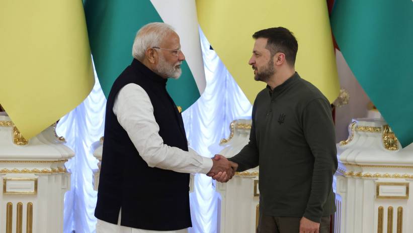 Fot. PAP/Viktor Kovalchuk
Kijów, Ukraina, 23.08.2024. Premier Republiki Indii Narendra Modi (L) oraz prezydent Ukrainy Wołodymyr Zełenski (P) podczas spotkania w Pałacu Maryjskim w Kijowie, 23 bm. To pierwsza wizyta szefa indyjskiego rządu na Ukrainie od początku rosyjskiej inwazji na ten kraj. (jm) PAP/Viktor Kovalchuk