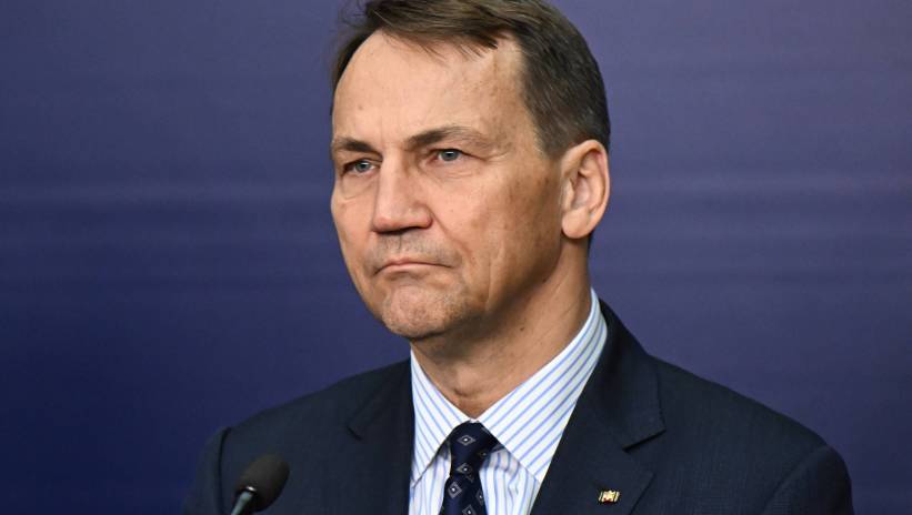 Fot. PAP/Radek Pietruszka
Warszawa, 19.07.2024. Minister spraw zagranicznych RP Radosław Sikorski podczas wspólnego z ministrem spraw zagranicznych Sri Lanki Alim Sabrym oświadczenia dla mediów w siedzibie MSZ w Warszawie, 19 bm. (jm) PAP/Radek Pietruszka