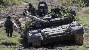 A Russian tank T-80 takes part in the Vostok 2022 strategic command and staff exercises at the Uspenovakyi training ground, in Yuzhno-Sakhalinsk, Russian Far East, Russia, 04 September 2022. The Vostok 2022 strategic command and staff exercises take place from 01 to 07 September 2022 and will involve over 50,000 servicemen and more than 5,000 units of weapons and military equipment. Fot. PAP/EPA/YURI KOCHETKOV