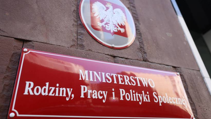 Warszawa, 09.03.2024. Siedziba Ministerstwa Rodziny i Polityki Społecznej przy ulicy Nowogrodzkiej w Warszawie, 9 bm. Fot. PAP/Leszek Szymański