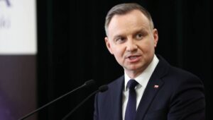 Kraków, 24.03.2023. Prezydent RP Andrzej Duda podczas uroczystości jubileuszu 50-lecia Akademickiego Centrum Komputerowego CYFRONET AGH w siedzibie Akademii Górniczo-Hutniczej im. Stanisława Staszica w Krakowie, 24 bm. Fot. PAP/Łukasz Gągulski