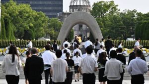 Hiroshima residents walk toward a cenotaph to offer prayers for atomic bomb victims on the 79th anniversary of the nuclear bombing of Hiroshima during the Peace Memorial Ceremony in Hiroshima, Japan, 06 August 2024. Hiroshima City announced it is estimated the number of victims of the bombing rose to 140,000 by the end of 1945. Fot. PAP/EPA/JIJI PRESS