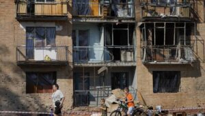 A building damaged by Ukrainian strikes, following the invasion of Ukraine forces into the Kursk region, in Kursk, Russia, 18 August 2024. Acting Governor of the Kursk Region Alexey Smirnov stated that the situation in the region remains difficult with the Ukrainian Armed Forces currently in control of 28 settlements, home to around 2,000 people. According to Smirnov, some 121,000 people have been so far evacuated from the Kursk region. About 10,000 residents of the Kursk region are in 171 temporary accommodation points in 24 regions of Russia. The Ministry of Emergency Situations also reports that about 3,000 people were evacuated from the border areas of the Kursk region in the past 24 hours. Fot. PAP/EPA/STRINGER