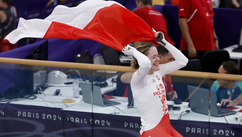 Daria Pikulik of Poland celebrates after placing second in the Women's Omnium of the Track Cycling competitions in the Paris 2024 Olympic Games, at Saint-Quentin-en-Yvelines Velodrome in Saint-Quentin-en-Yvelines, France, 11 August 2024. Fot. PAP/EPA/ERIK S. LESSER