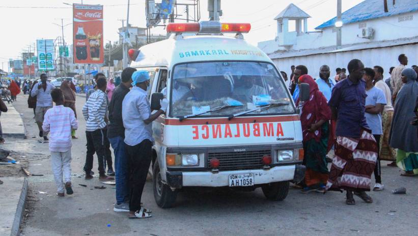 An ambulance carries the victims of an attack on the Pearl Beach Hotel in Lido Beach, Mogadishu, Somalia, 10 June 2023. State media in Somalia reported on 10 June, that the country's security forces ended an hours-long attack by Al-Shabaab militants on the Pearl Beach Hotel in the capital Mogadishu. Somali Police Force said at least six people were killed and ten others wounded in the attack on the beach hotel on 09 June evening. Fot. PAP/EPA/SAID YUSUF WARSAME