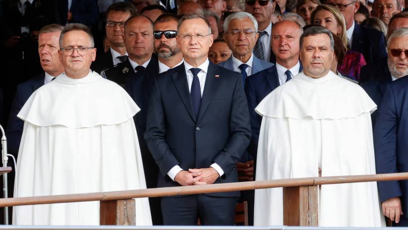 Fot. PAP/Waldemar Deska
Częstochowa, 01.09.2024. Prezydent Andrzej Duda (C), Generał Zakonu Arnold Chrapkowski (L) i przeor Klasztoru Samuel Pacholski (P) podczas mszy świętej i głównych uroczystości dożynkowych na Jasnej Górze w Częstochowie, 1 bm. (sko) PAP/Waldemar Deska