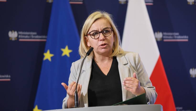 Fot. PAP/Leszek Szymański
Warszawa, 11.09.2024. Minister klimatu i środowiska Paulina Hennig-Kloska podczas konferencji prasowej na temat podpisania memorandum oraz listów poparcia na rzecz wdrożenia Miejskich Kontraktów Klimatycznych, 11 bm. w siedzibie ministerstwa w Warszawie. (sko) PAP/Leszek Szymański