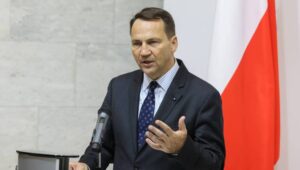 Fot. PAP/Viktor Kovalchuk
Ukraina, Kijów, 13.09.2024. Minister spraw zagranicznych RP Radosław Sikorski podczas konferencji prasowej po spotkaniu z ministrem spraw zagranicznych Ukrainy Andrijem Sybihą w Kijowie, 13 bm. Trwa inwazja Rosji na Ukrainę. (sko) PAP/Viktor Kovalchuk