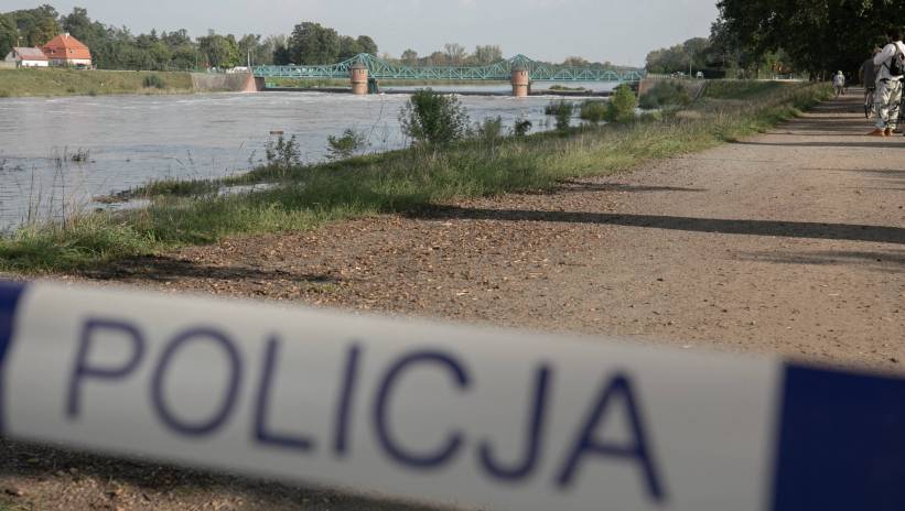 Fot. PAP/Krzysztof Ćwik
Wrocław, 18.09.2024. Dynamiczna sytuacja powodziowa. Rośnie poziom wody na Odrze we Wrocławiu, 18 bm. Mieszkańcy przygotowują się na nadejście żywiołu. Wzmacniane są wały, układane worki z piaskiem, trwa zabezpieczanie mienia. (ad) PAP/Krzysztof Ćwik