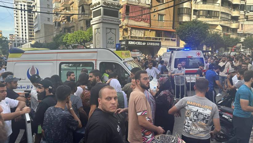 Ambulances carry injured people after a targeted Israeli strike in Beirut, Lebanon, 20 September 2024. The Israeli Defense Forces (IDF) on 20 September released a statement saying it "conducted a targeted strike in Beirut". Fot. PAP/EPA/WAEL HAMZEH