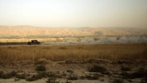 An Israeli army vehicle patrols the Israeli-Jordan border in the Jordan Valley, near the West Bank city of Jericho, 19 October 2017. Fot. PAP/EPA/ATEF SAFADI