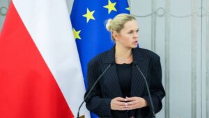 Warszawa, 23.09.2024. Minister edukacji Barbara Nowacka podczas organizowanej przez MEN i Kancelarię Senatu konferencji pt. "Jak uczyć najnowszej historii Polski? Dylematy", 23 bm. w Senacie w Warszawie. Fot. PAP/Tomasz Gzell