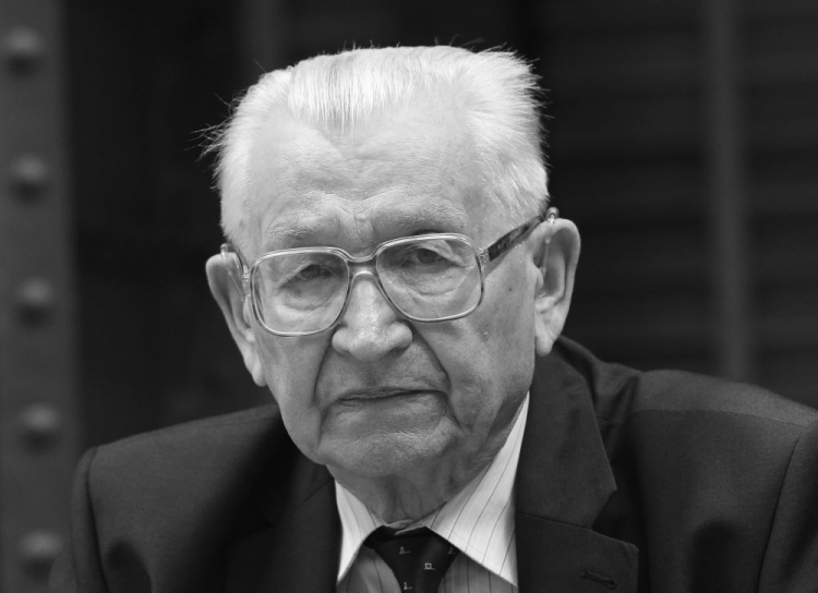 Leszek Moczulski. Fot. PAP/R. Pietruszka