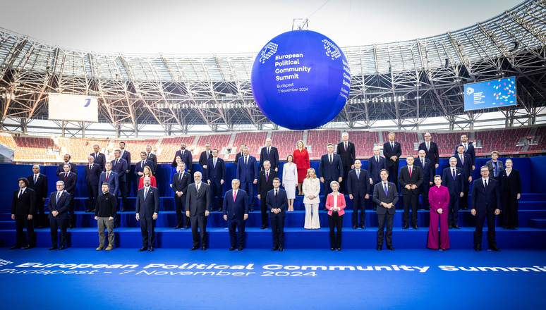 Foto: NATO / Meeting of the European Political Community. Family photo