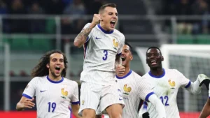 Foto: Lucas Digne (środek) był kluczowym zawodnikiem reprezentacji Francji w meczu wyjazdowym z Włochami
Zdjęcia Getty'ego / Serwis Informacyjny UEFA