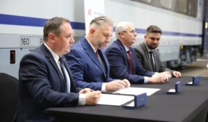 Umowa na modernizację 150 wagonów za prawie 1,5 mld zł. Fot. Ministerstwo Infrastruktury