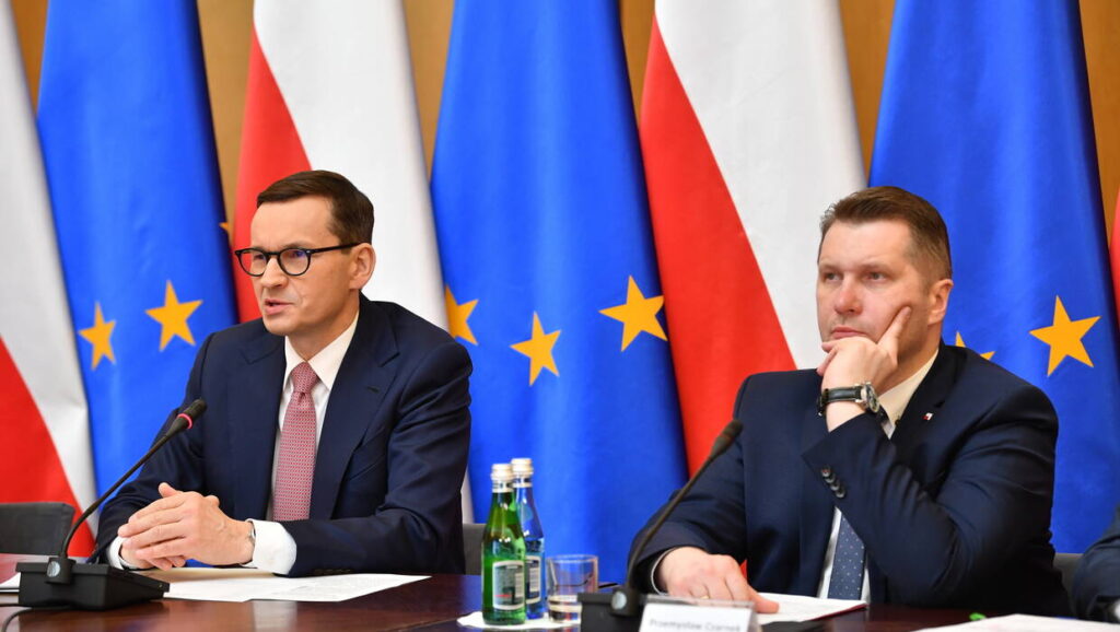 Mateusz Morawiecki, Przemysław Czarnek. Fot. PAP/Radek Pietruszka