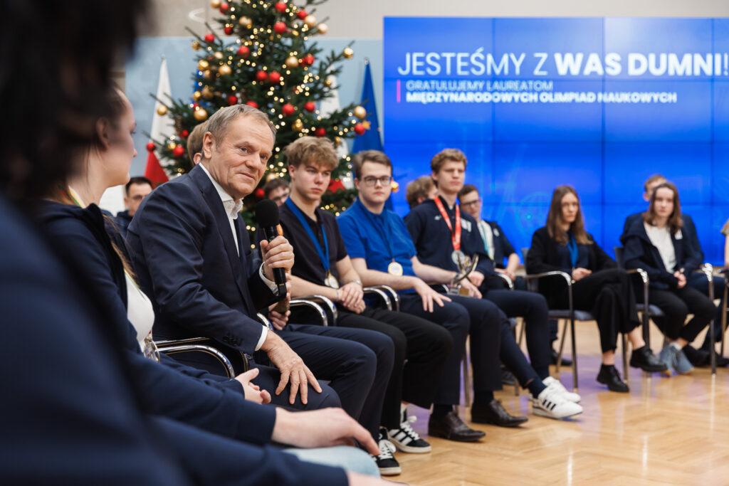 Foto: Premier Donald Tusk podczas spotkania z Laureatami Międzynarodowych Olimpiad Naukowych