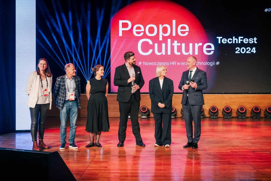 Od lewej: Inga Safader-Powroźnik, Andrzej Borczyk, Róża Szafranek, Michał Kibil, Maja Meissner i Mariusz Bednarz. Fot. Tadeusz Poźniak/RARR S.A.