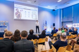 Prezentacje startupów na DemoDays w Podkarpacki Parku Naukowo-Technologiczny "Aeropolis" w Jasionce. Fot. Tadeusz Poźniak/RARR