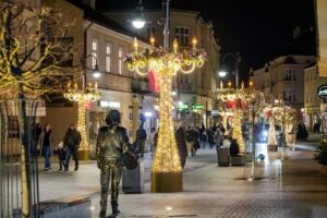 Świątecznie oświetlona ulica 3 Maja. Fot. Tadeusz Poźniak