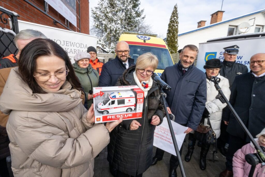 Foto: Karetki pogotowia ratunkowego/ Autor zdjęć: Jerzy Żygadło / Źródło: Serwis informacyjny Podkarpackiego Urzędu Wojewódzkiego w Rzeszowie