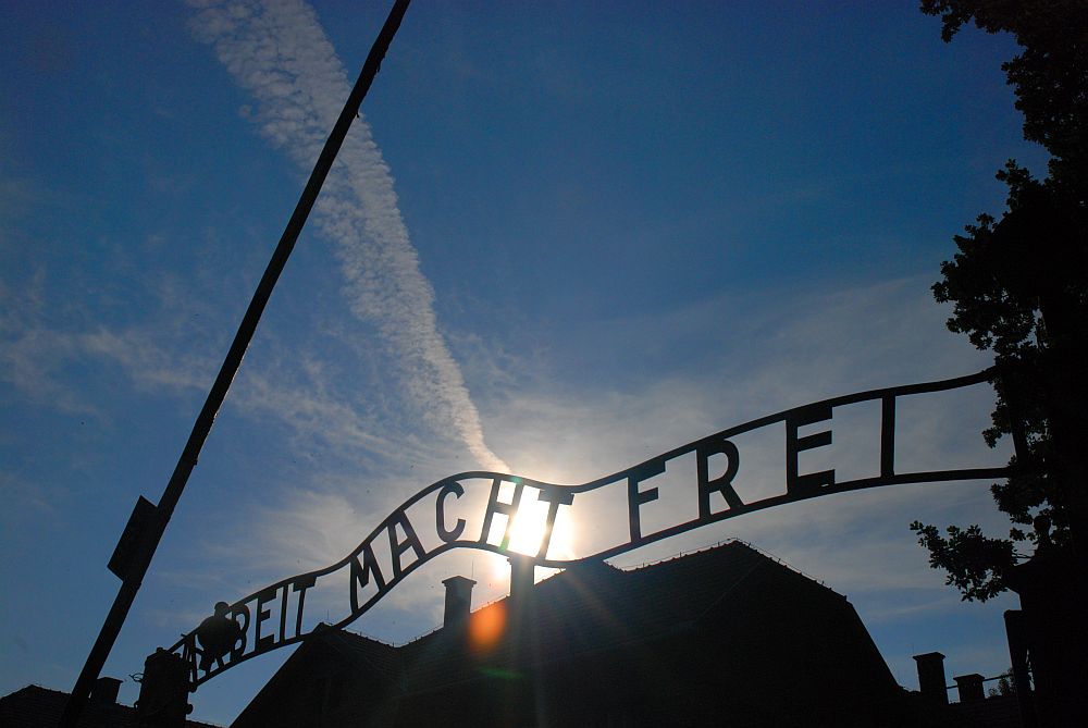 Foto: Brama "Arbeit Macht Frei"
Autor: Paweł Sawicki
Brama "Arbeit Macht Frei" / Źródło: AUSCHWITZ-BIRKENAU
BYŁY NIEMIECKI NAZISTOWSKI
OBÓZ KONCENTRACYJNY I ZAGŁADY