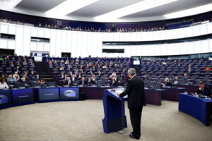 Foto: Draghi przekazuje Parlamentowi Europejskiemu niepokojące wieści na temat przyszłej konkurencyjności regionu / Źródło: Serwis prasowy Światowego Forum Ekonomicznego.