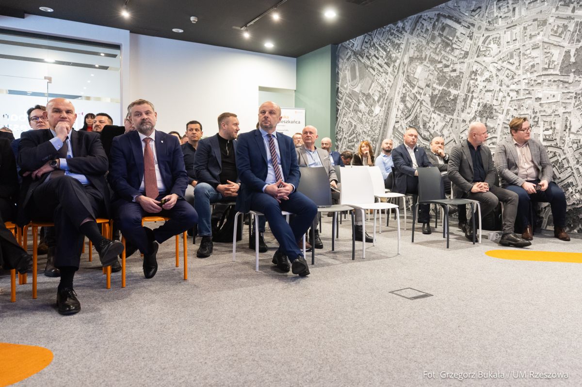 Foto: zdjecie ze spotkania eksperckiego poświęconego przyszłości stolicy Podkarpacia, fot. Grzegorz Bukała, Urząd Miasta Rzeszowa