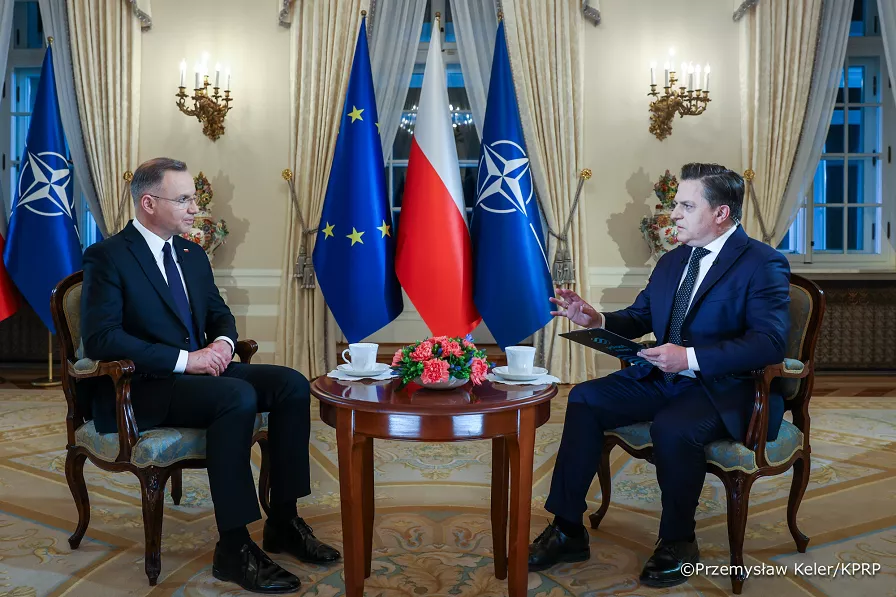 Foto: Prezydent Andrzej Duda rozmawia z Bogdanem Romanowskim / Oficjalna strona prezydenta RP