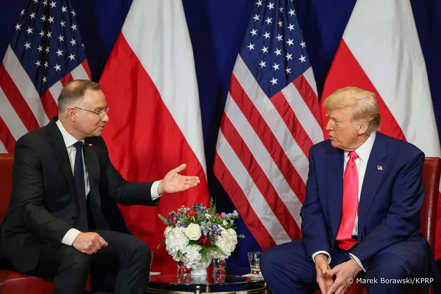 Foto: Andrzej Duda i Donald Trup podczas spotkania w dniu 22 lutego 2025 roku w Waszyngtonie / Źródło: Oficjalna strona Prezydenta Rzeczypospolitej Polskiej