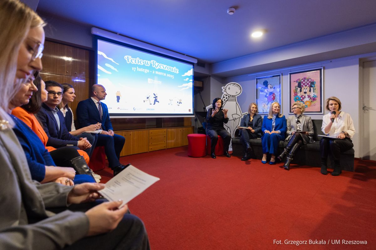 Foto: zdjęcie z konferencji prasowej dotyczącej ferii zimowych w Rzeszowie, fot. Grzegorz Bukała, Urząd Miasta Rzeszowa