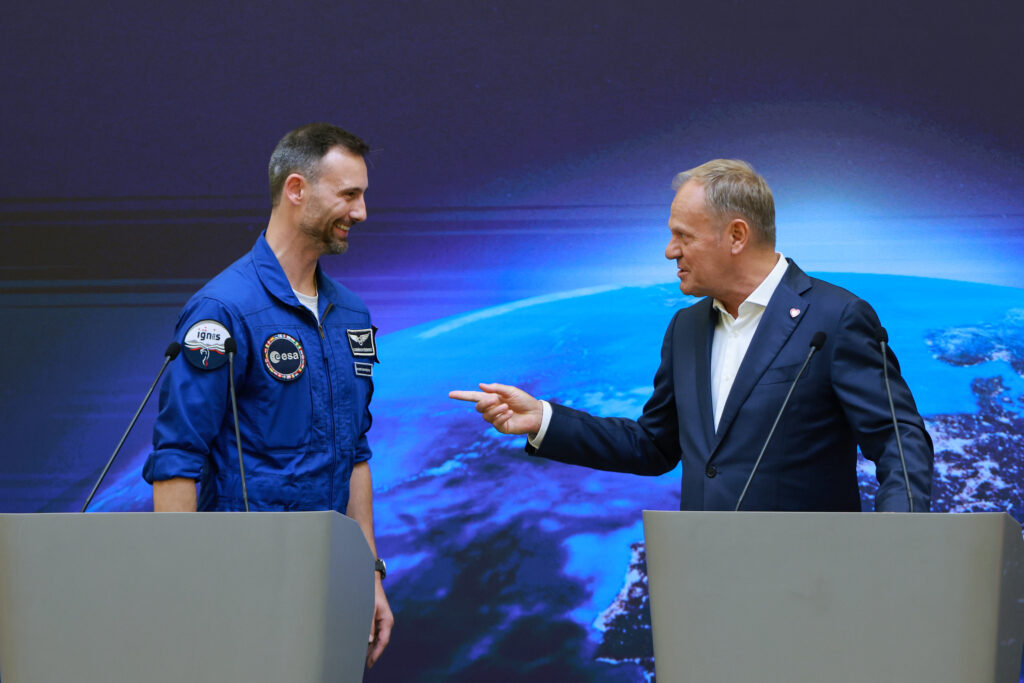 Foto: Sławosz Uznański-Wiśniewski i Premier Donald Tusk / Źródło: Kancelaria Prezesa Rady Ministrów