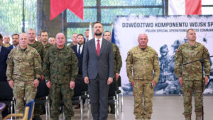 Foto: Przekazanie obowiązków Dowódcy Komponentu Wojsk Specjalnych / Źródło: MON