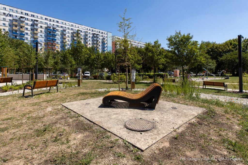 Foto - zdjęcie ogrodu kieszonkowego na osiedlu Nowe Miasto w Rzeszowie, fot. Grzegorz Bukała, Urząd Miasta Rzeszowa