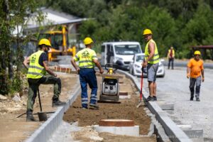 zdjęcie z budowy nowego odcinka drogi, który połączy al. Krzyżanowskiego z ul. Wieniawskiego w Rzeszowie, fot. Grzegorz Bukała, Urząd Miasta Rzeszowa