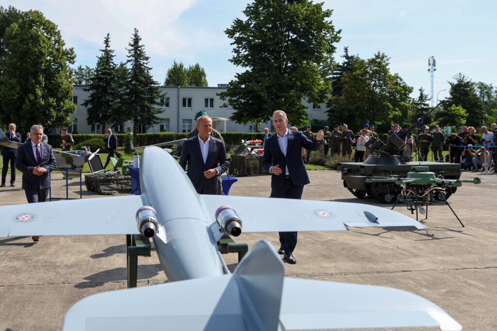 foto: Wizyta Premiera Donalda Tuska w Instytucie Technicznym Wojsk Lotniczych / Źródło: Kancelaria Prezesa Rady Ministrów