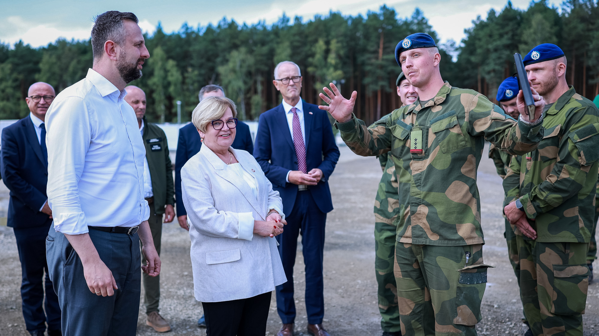 W piątek, 22 sierpnia br. Władysław Kosiniak-Kamysz wicepremier, minister obrony narodowej odwiedził Ośrodek Szkolenia Poligonowego Wojsk Lądowych Dęba - Lipa.
