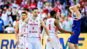 Katowice 31.08.2025 
SPORT KOSZYKOWKA KOSZKADRA REPREZENTACJA POLSKI MECZ EUROBASKET 2025 MISTRZOSTWA EUROPY
 - - -  MEN BASKETBALL POLISH NATIONAL TEAM EUROBASKET 2025 EUROPEAN CHAMPIONSHIP GAME
NZ radosc celebration cieszynka , reakcja Mateusz Ponitka , 
FOT. WOJCIECH FIGURSKI / 400mm.pl