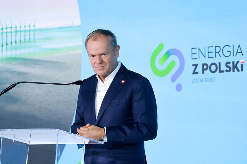 Foto: Premier Donald Tusk podczas Forum dostawców polskiej energetyki wiatrowej ”Energia z Polski – Local First”./ Źródło: Kancelaria Prezesa Rady Ministrów