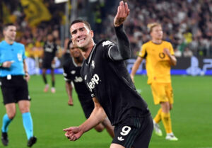 Foto: Dušan Vlahović strzelił dwa gole, a Juventus zremisował z Borussią Dortmund
Getty Images / Źródło: Serwis informacyjny UEFA