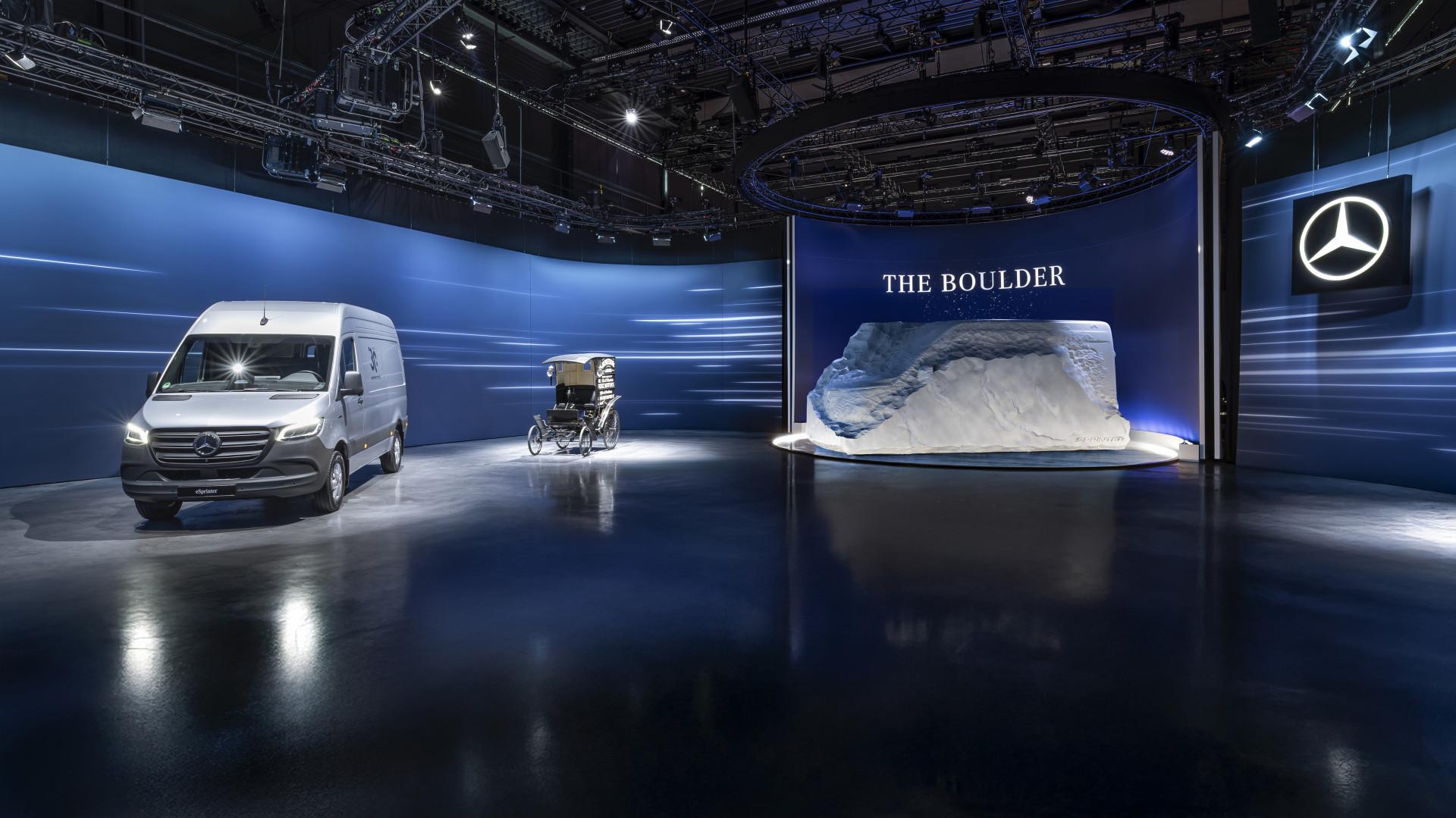 Mercedes-Benz Vans po raz kolejny na nowo definiuje pojazd dostawczy – dostosowany do różnych potrzeb klientów komercyjnych / Źródło: Mercedes-Benz Polska