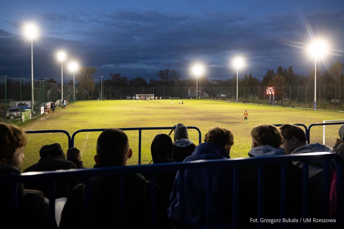Uroczyste otwarcie rozbudowanego stadionu na osiedlu Budziwój, fot. Grzegorz Bukała / Urząd Miasta Rzeszowa