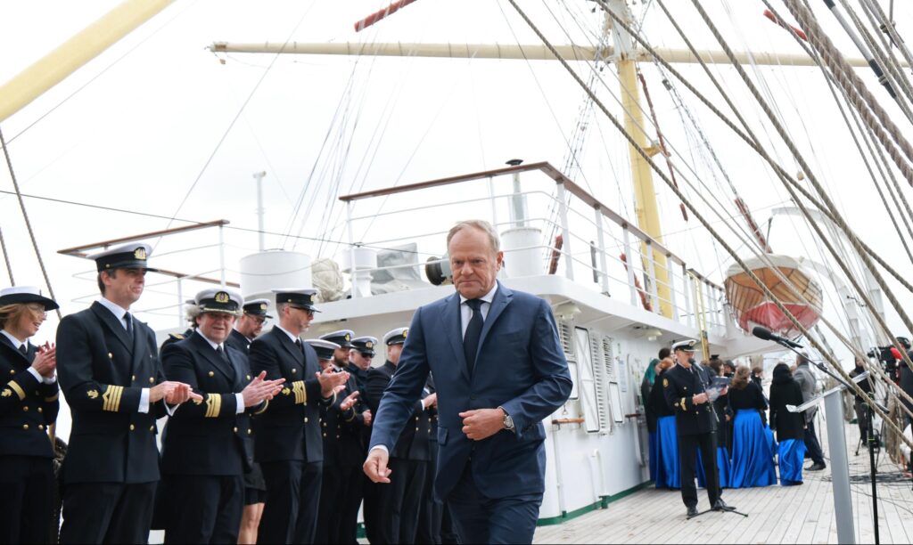 Foto: Premier Donald Tusk podczas inauguracji roku akademickiego Uniwersytetu Morskiego w Gdyni / Źródło: Kancelaria Prezesa Rady Ministrów
