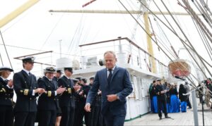 Foto: Premier Donald Tusk podczas inauguracji roku akademickiego Uniwersytetu Morskiego w Gdyni / Źródło: Kancelaria Prezesa Rady Ministrów