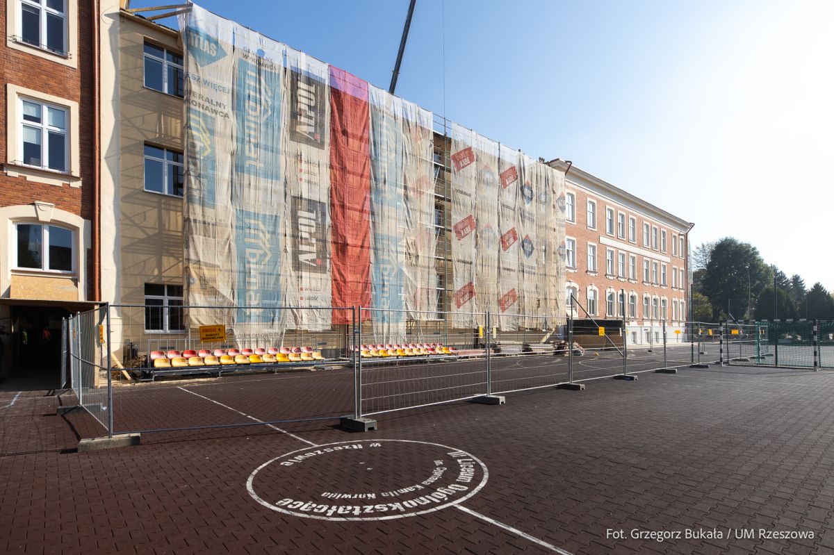 Foto: Zdjęcie z modernizacji budynku III Liceum Ogołnokształcącego w Rzeszowie, fot. Grzegorz Bukała, Urząd Miasta Rzeszowa