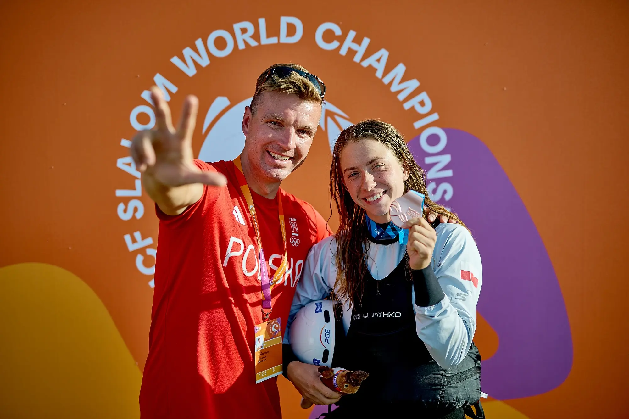 Foto: Jakub Chojnowski i Klaudia Zwolińska podczas Mistrzostw Świata w kajakarstwie w Australii / Źródło: serwis informacyjny PZK